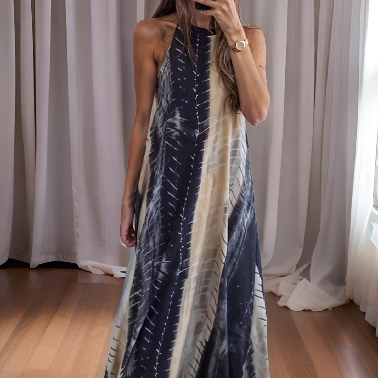 Camila – Elegante Gemarmerde Halter Tipo Jurk