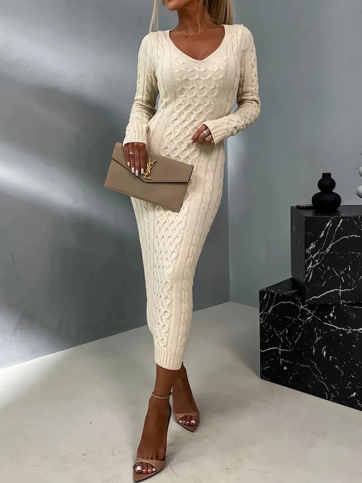 JANAA - ELEGANTE MEISJE MET VLECHTEN JURK