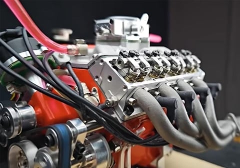 Modelbouwset van een benzine V8-motor