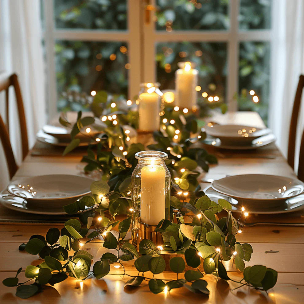 Decoratieve lichtslinger met elegante groene accenten