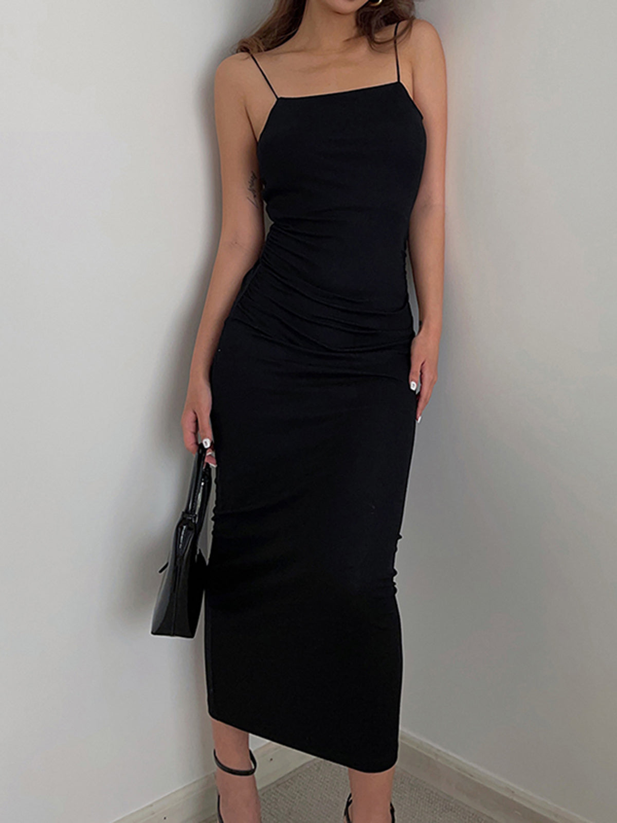 Sofie - Elegante middellange avondjurk met spleten en een open rug