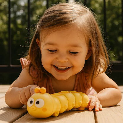 Rups­vormig opdraai­speeltje voor kinderen – stimuleert buikligging en de eerste kruipbewegingen