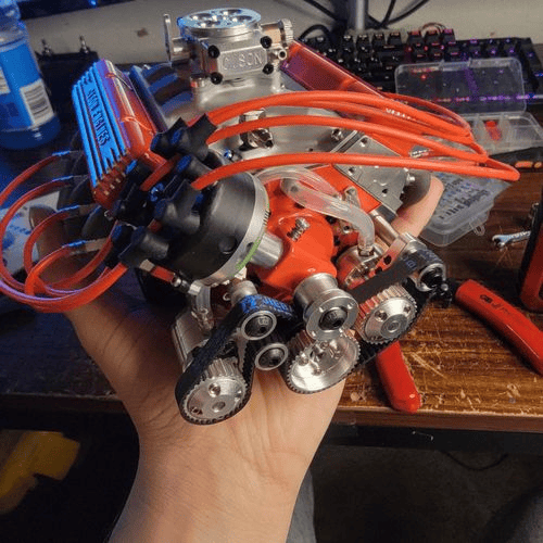 Modelbouwset van een benzine V8-motor